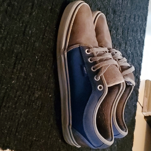 Vans Chukka Low Sneakers - Picture 1 of 3